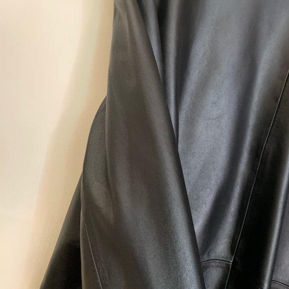 Woman leather single button jacket - Picture 8 of 14